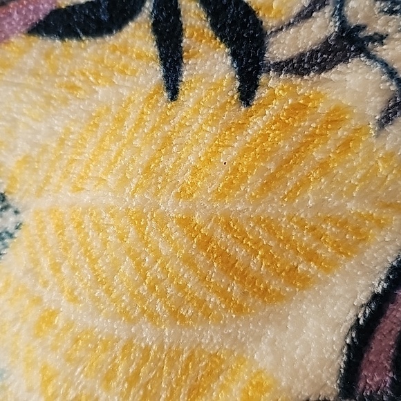 Vera Bradley Throw Blanket Palm Floral 80" X 50" NWT - Picture 5 of 6